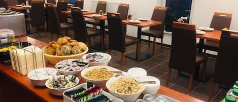 Frokostbuffé hver dag (EUR 12 per person)