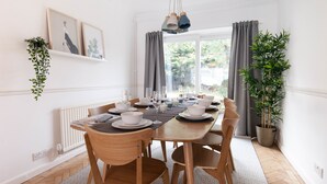 Hus, 4 soverom | Spiseområde på rommet