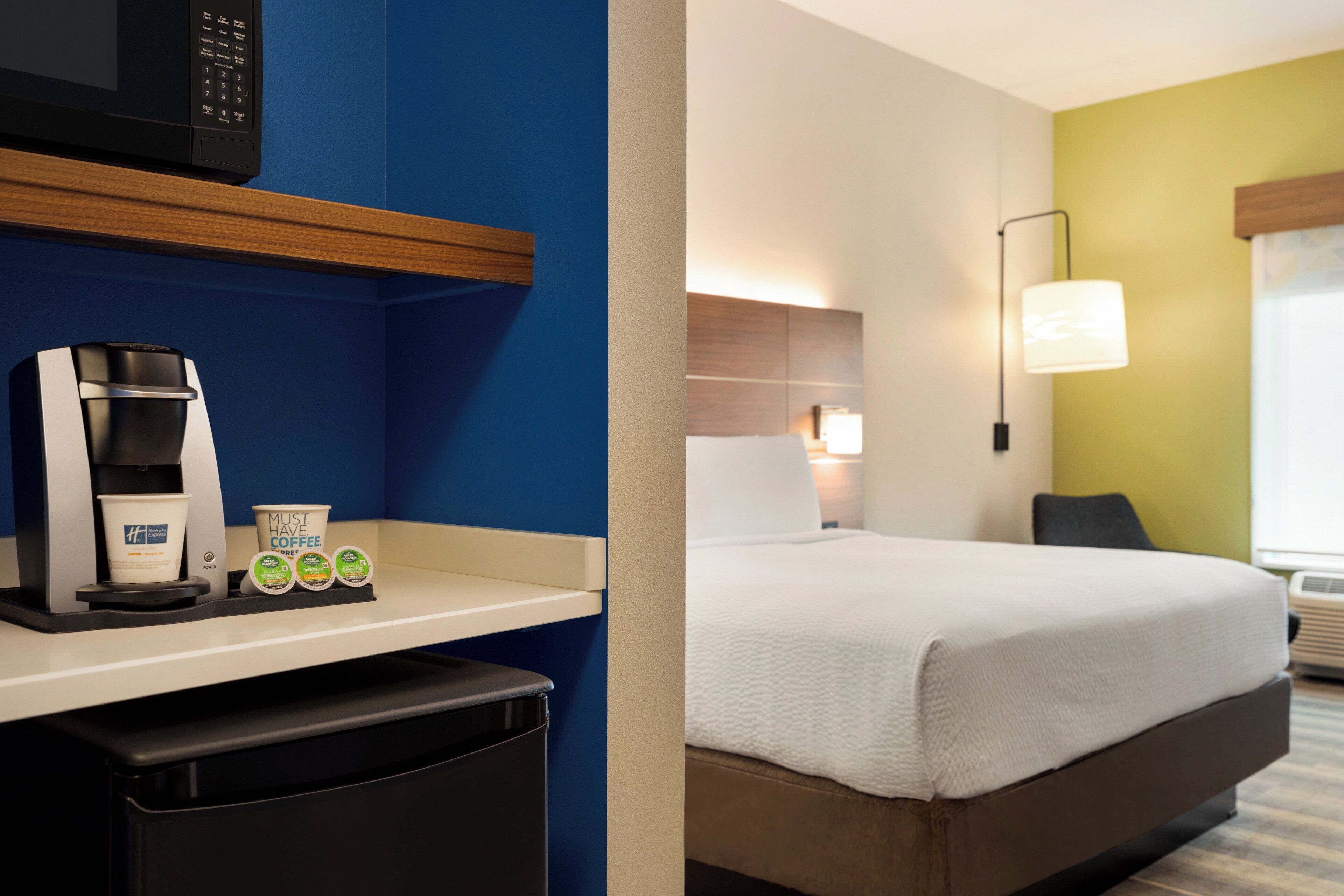 1 bedroom, desk, bed sheets, wheelchair access