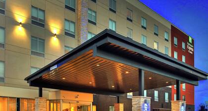 Holiday Inn Express & Suites Nashville Metrocenter Downtown by IHG