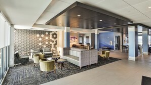 Exterior - Holiday Inn Express & Suites Nashville Metrocenter Downtown by IHG (Nashville)