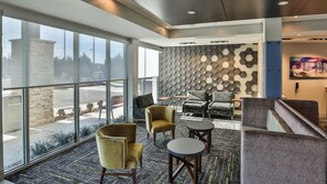Lobby sitting area - Holiday Inn Express & Suites Nashville Metrocenter Downtown by IHG (Nashville)
