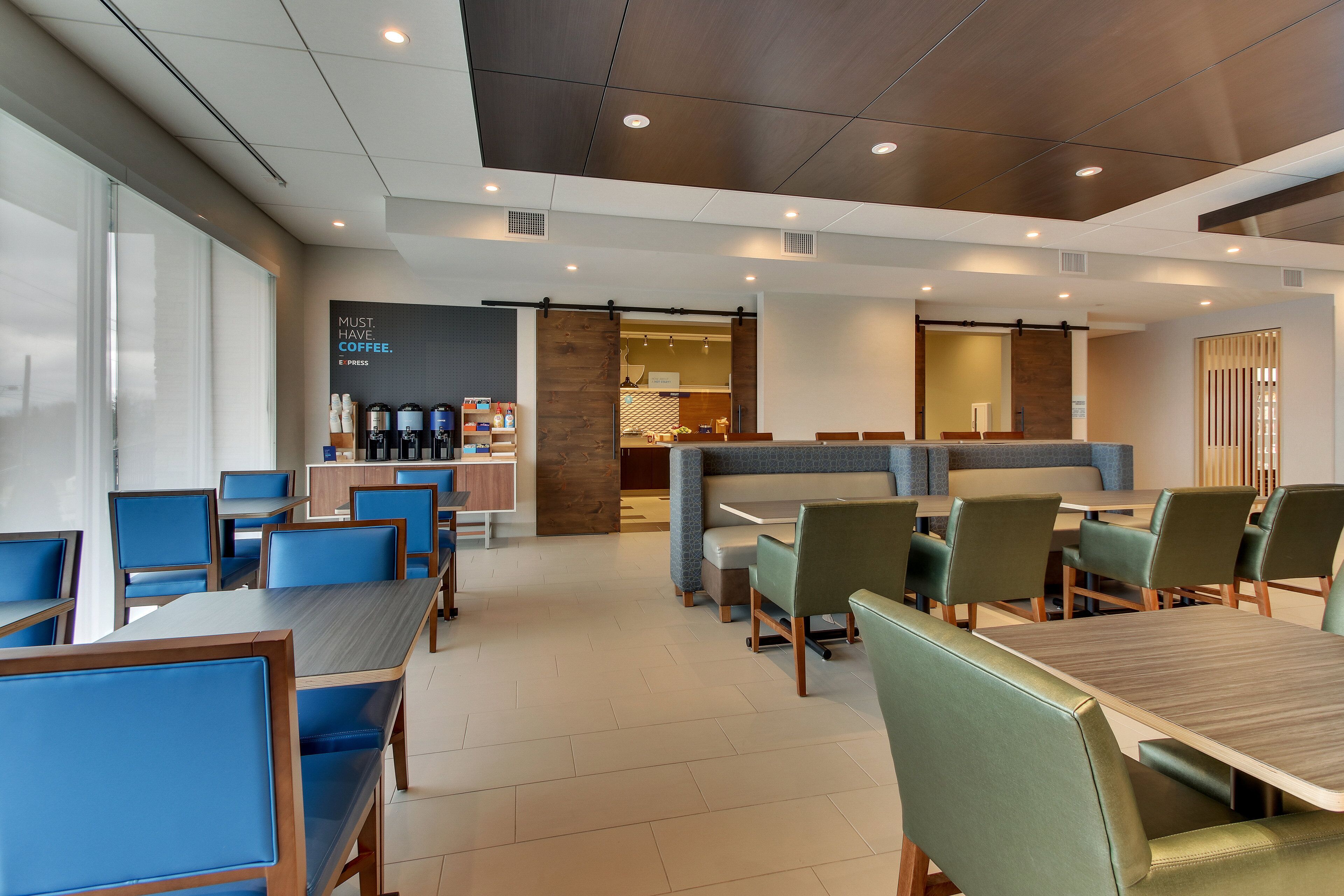 Photo - Holiday Inn Express & Suites Nashville Metrocenter Downtown by IHG