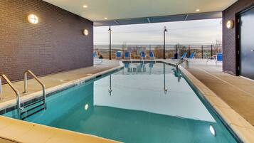 Outdoor pool, open 9:00 AM to 9:00 PM, pool loungers