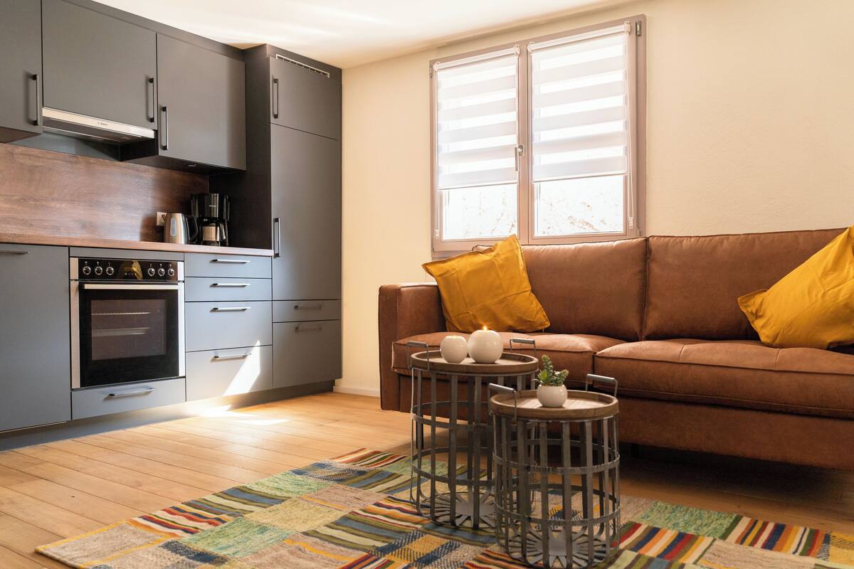 1 bedroom, hypo-allergenic bedding, desk, soundproofing