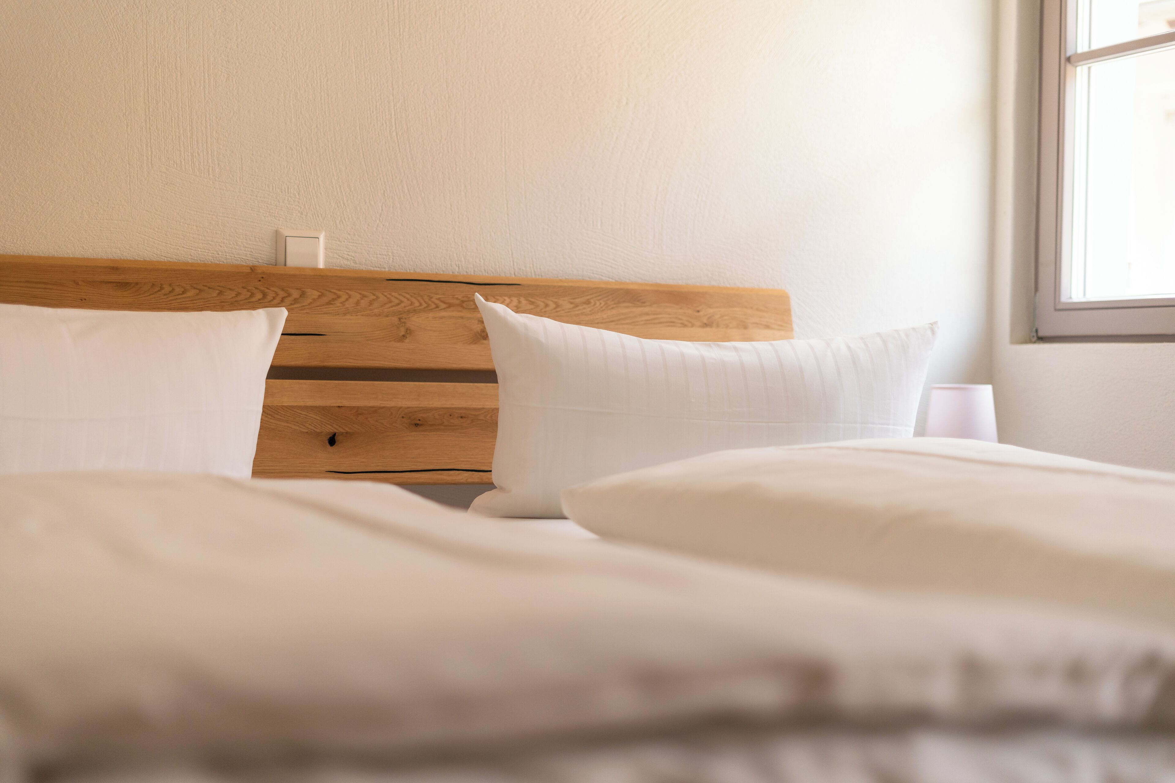 1 bedroom, hypo-allergenic bedding, desk, soundproofing