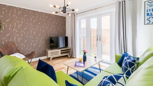 En 43-tommers Flatskjerm-TV med digitale kanaler samt smart-TV