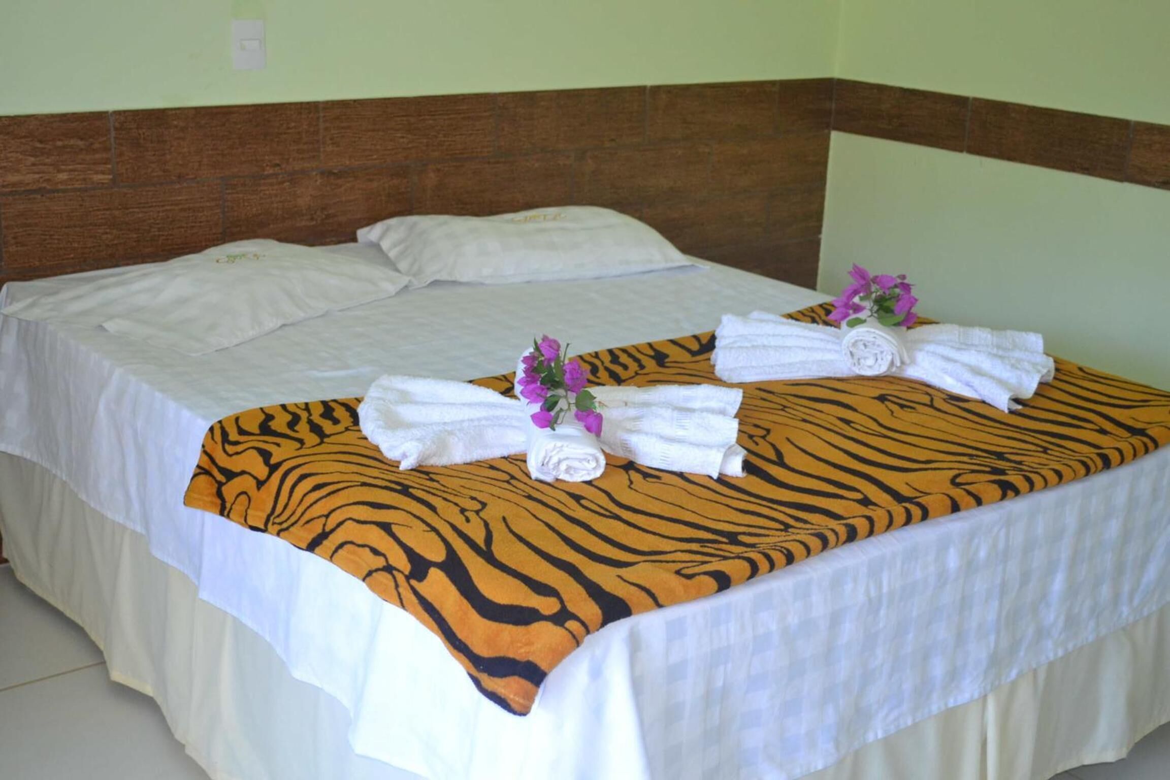 Frigobar, escrivaninha, cortinas blackout, Wi-Fi de cortesia