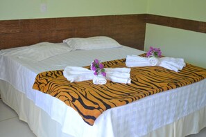 Minibaari, työpöytä, pimennysverhot, ilmainen Wi-Fi