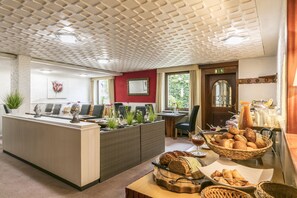 Free daily buffet breakfast - Hotel Bären (Bad Krozingen)