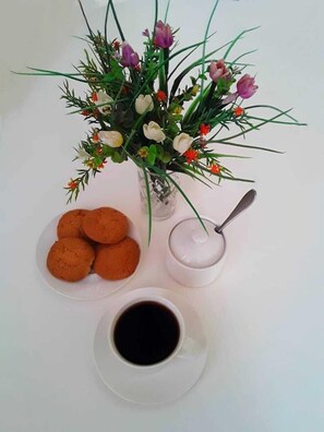 Daily continental breakfast (GEL 10 per person) - Hotel Asa (Tbilisi)