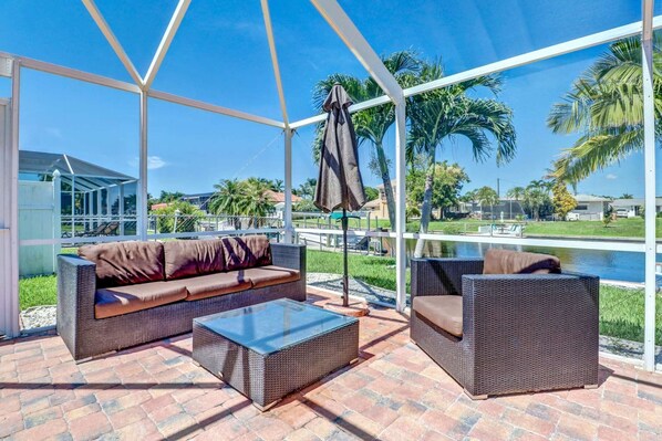 Talo, useita sänkyjä (Cape Coral Yacht Club Area Pool Home) | Parveke