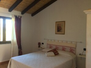 Individually decorated, individually furnished, desk, blackout curtains - Tenuta Don Ballore (Galtelli)