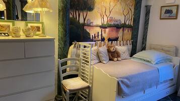 Classic Room | 2 bedrooms, iron/ironing board, free WiFi, bed sheets