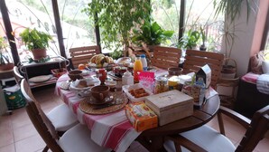 Bao gồm bữa sáng buffet hàng ngày 
