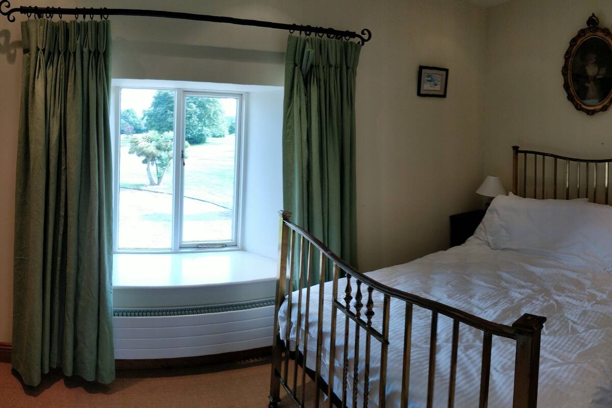 Economy Double Room | Egyptian cotton sheets, premium bedding, down comforters