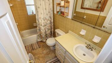 Maison, 2 chambres | Salle de bain | Serviettes fournies