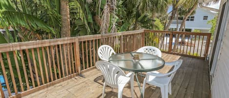 House, 6 Bedrooms | Balcony