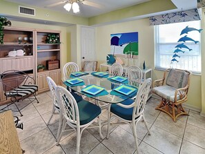 Condo, 2 Bedrooms (0 - No Pets Allowed) | Dining