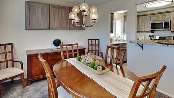 Condo (2 Bedrooms) | Property amenity