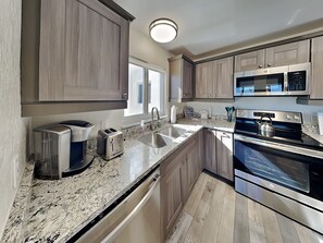 Condo (2 Bedrooms) | Kemudahan hartanah