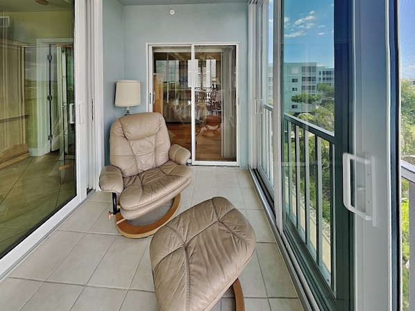 Condo (2 Bedrooms) | Property amenity
