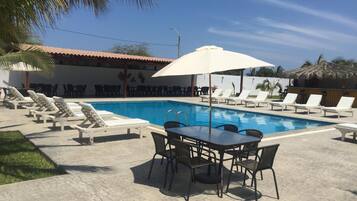 Udendørs pool, liggestole