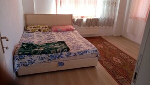 Basic Apartment | 2 bedrooms, WiFi (free), bed sheets