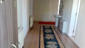 Basic Apartment | 2 bedrooms, WiFi (free), bed sheets