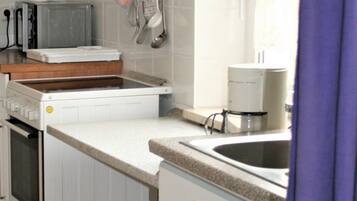 Apartment, 1 Schlafzimmer (incl. 50 EUR Cleaning Fee) | Eigene Küche | Kühlschrank, Mikrowelle, Herdplatte, Wasserkocher mit Kaffee-/Teezubehör