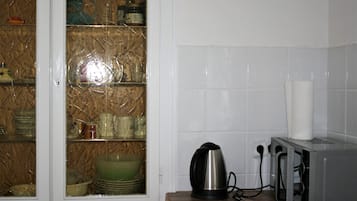 Apartment, 1 Schlafzimmer (incl. 50 EUR Cleaning Fee) | Eigene Küche | Kühlschrank, Mikrowelle, Herdplatte, Wasserkocher mit Kaffee-/Teezubehör