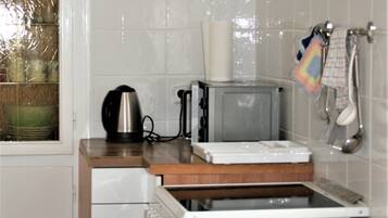 Apartment, 1 Schlafzimmer (incl. 50 EUR Cleaning Fee) | Eigene Küche | Kühlschrank, Mikrowelle, Herdplatte, Wasserkocher mit Kaffee-/Teezubehör