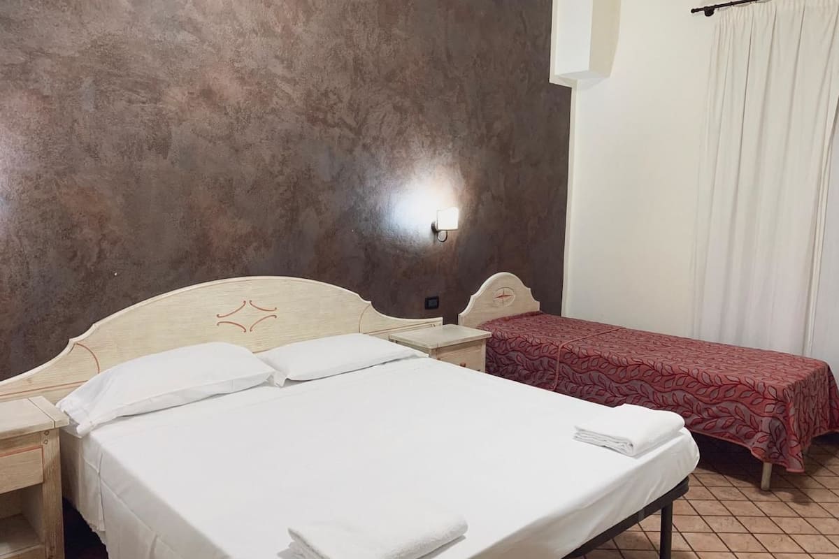 Superior Triple Room, 3 Twin Beds, Garden View | Desk, WiFi (free)