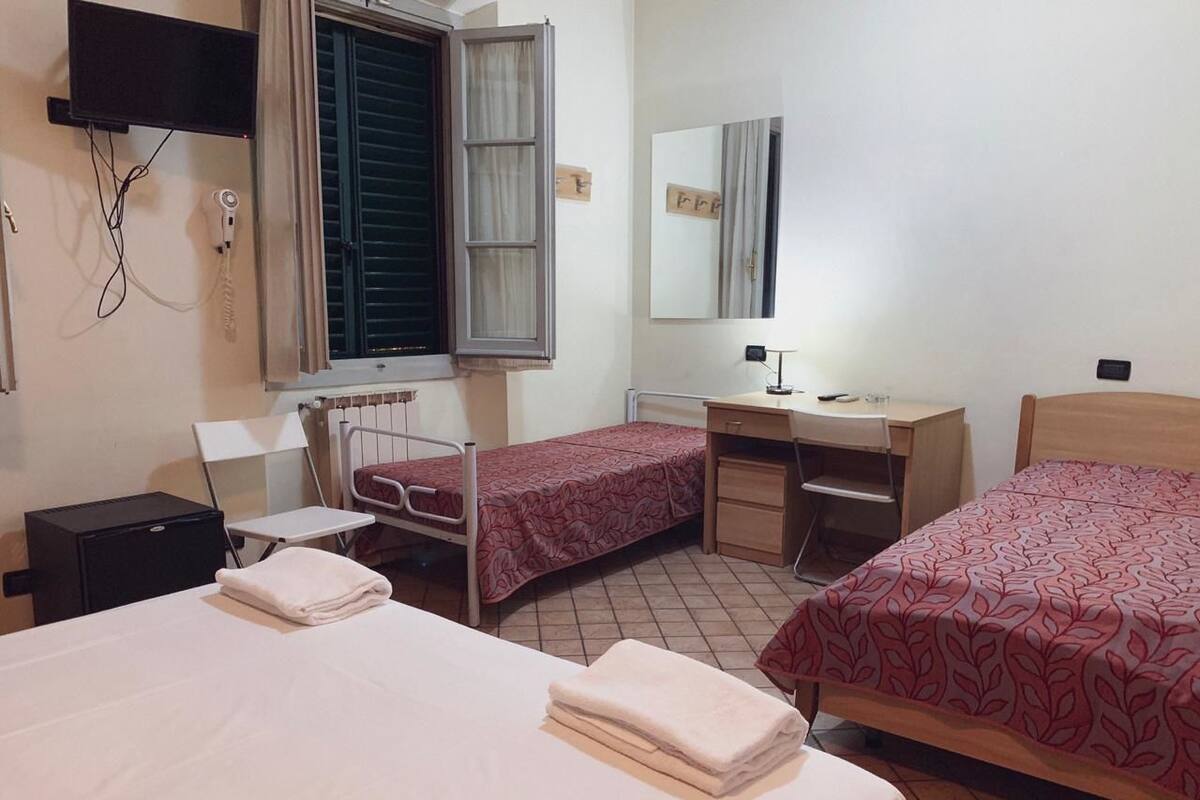 Family Double or Twin Room, Non Smoking | Desk, free WiFi