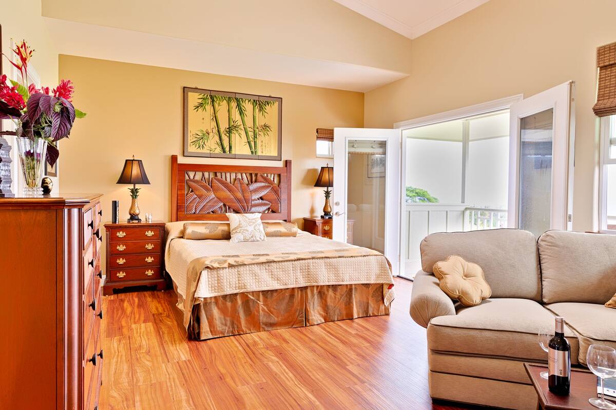 Bamboo Suite | WiFi (free), individually decorated, individually furnished