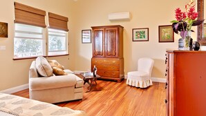 Bamboo Suite | Living area - Moana Pali House (Pepeekeo)