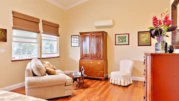 Bamboo Suite | Living area | 40-inch flat-screen TV with satellite channels, TV