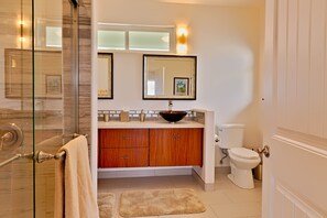 Bathroom - Moana Pali House (Pepeekeo)
