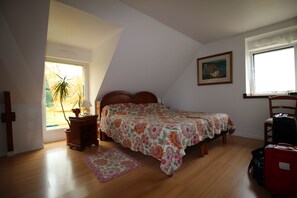 Decoración personalizada, muebles diferentes y escritorio 