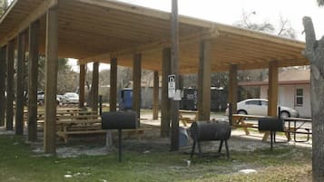 Área de parrillas y picnic