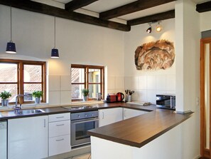 Kühlschrank, Mikrowelle, Ofen, Geschirrspüler