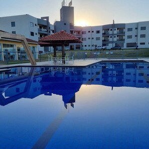 2 outdoor pools