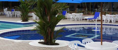 4 utendørsbassenger