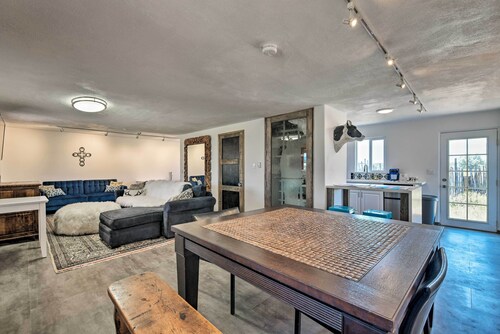 Chic Studio w/ Grill - 25 Mins to Taos Ski Valley!
