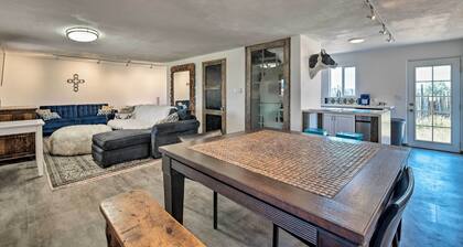 Chic Studio w/ Grill - 25 Mins to Taos Ski Valley!