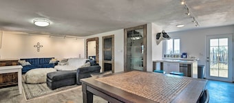 Chic Studio w/ Grill - 25 Mins to Taos Ski Valley!