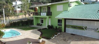 特雷斯柯羅亞斯旅館