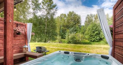 Moon River Suites 5 - on River, Private Hot Tub, Downtown by North Bend Escapes