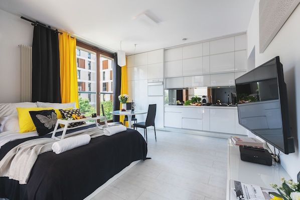Exclusive Apartment | Living area | Flat-screen TV