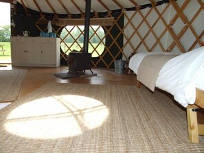 Travel cot, bed sheets - 'Chestnut' Yurt in West Sussex countryside (Haslemere)